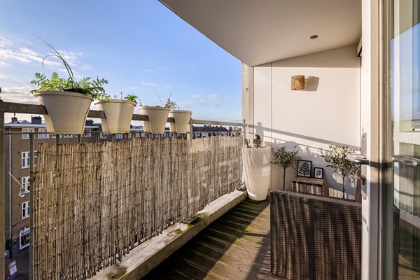 Medium property photo - Van Hallstraat 695, 1051 HG Amsterdam
